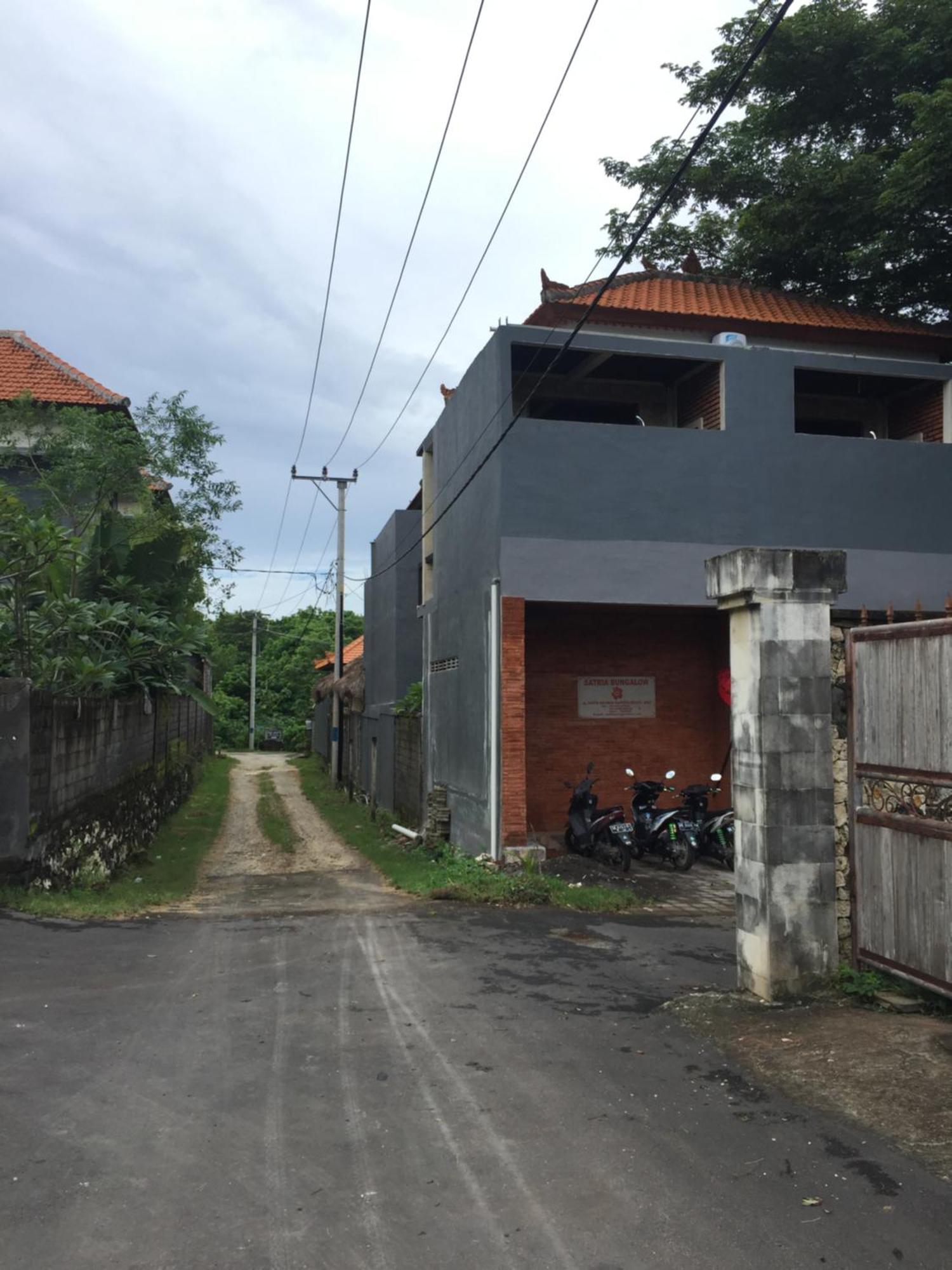Satria Bungalow Uluwatu Екстериор снимка